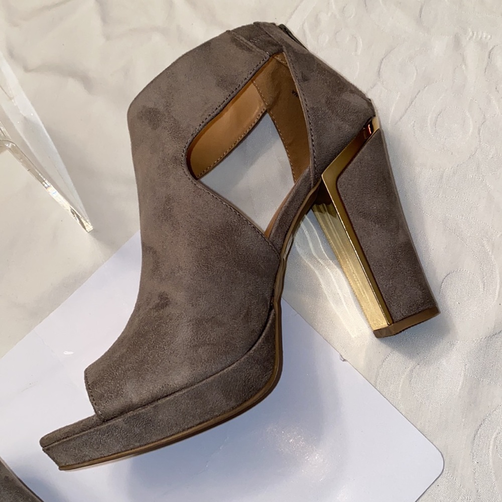 Euc Report Size 10 Gray Suede, Open Toed Shoes Wi… - image 7